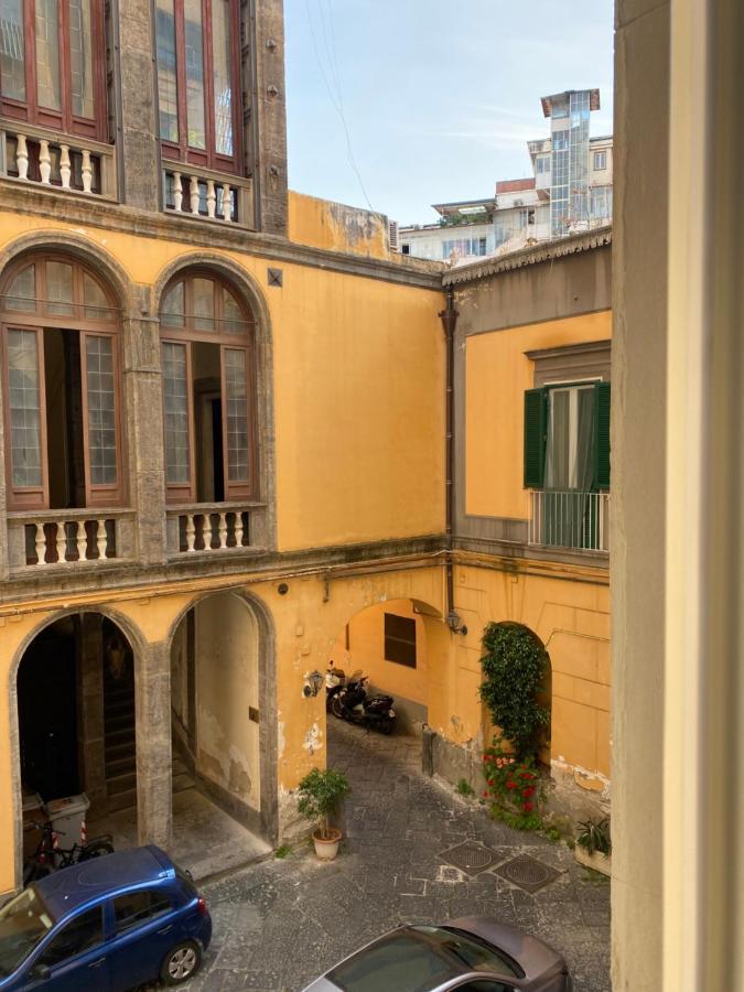 Dimora Donna Elena Bed & Breakfast Наполи Екстериор снимка