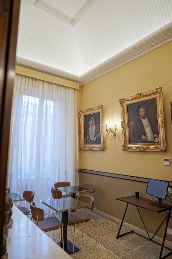 Dimora Donna Elena Bed & Breakfast Наполи Екстериор снимка