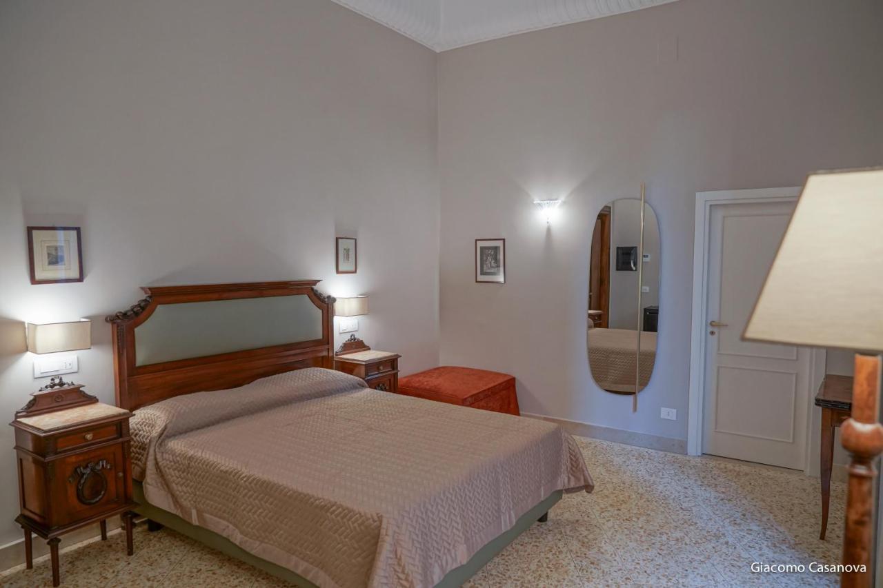 Dimora Donna Elena Bed & Breakfast Наполи Екстериор снимка